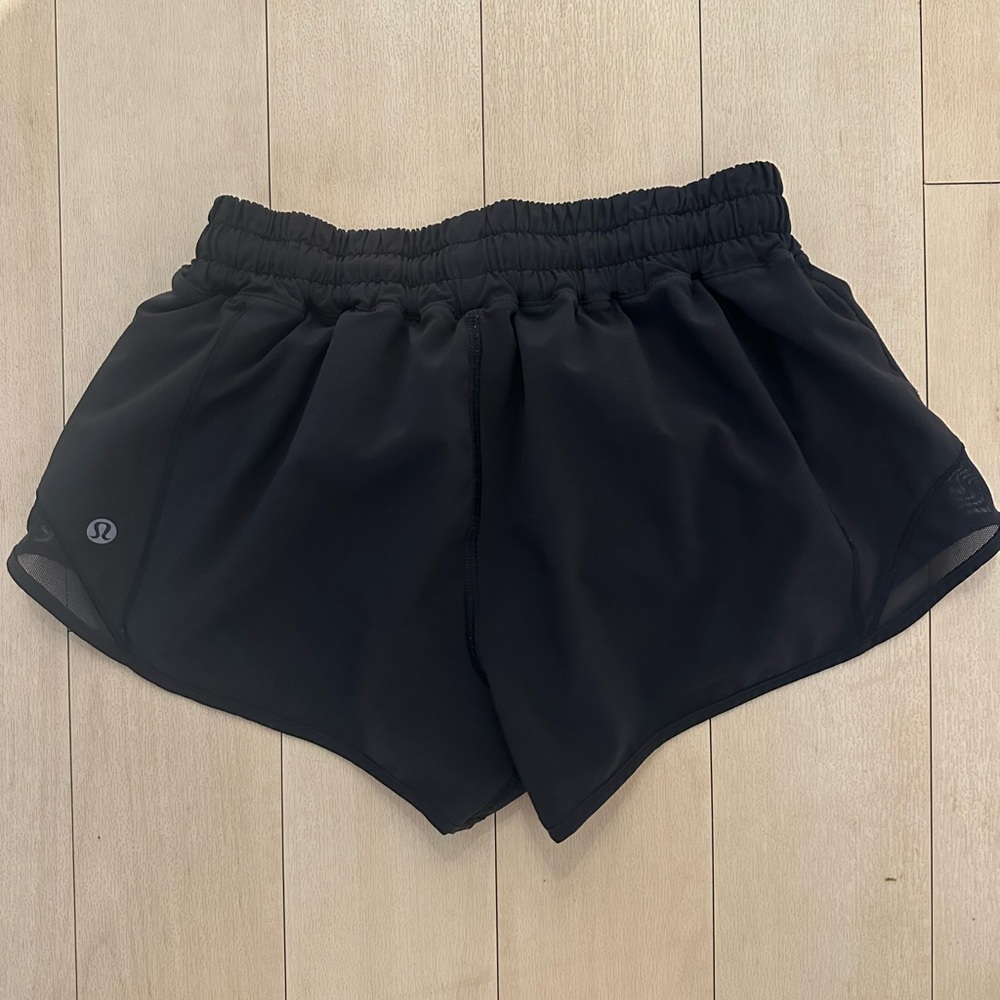 lululemon hotty hot shorts low rise 2.5”